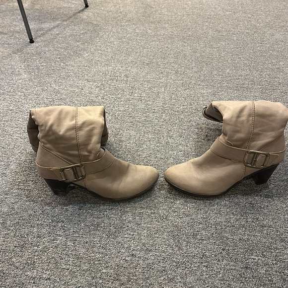 Women’s EU size 40 (US size 9) Taxi brand winter boots. - Picture 3 of 4